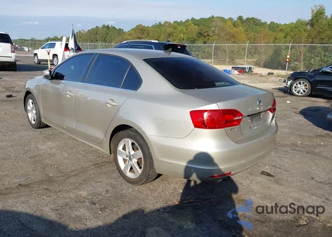 2013 Volkswagen Jetta 2.0L Tdi z USA, uszkodzony, nr VIN 3VWLL7AJ2DM274322